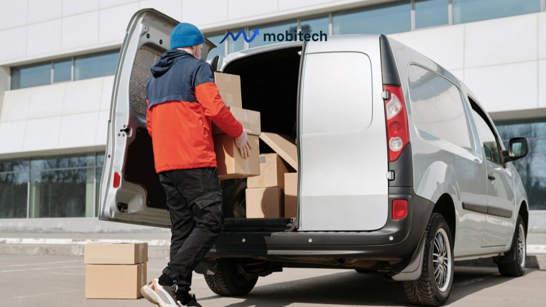 proses loading barang ke mobil logistik