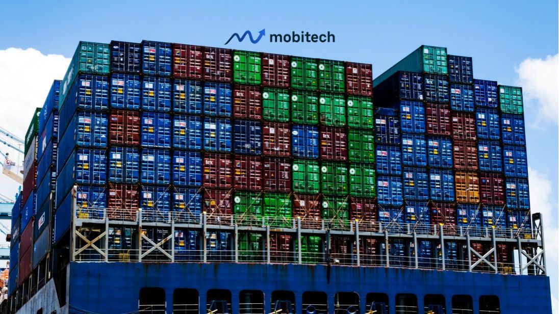 kontainer logistik di kapal cargo