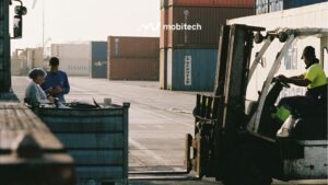 aktivitas pengangkutan kontainer logistik